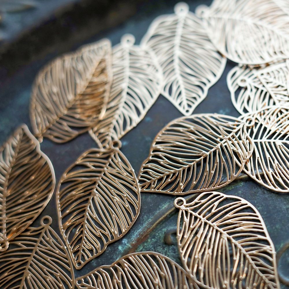 подвеска металлическая "фолио", цвет золото, 37x24.5x0.3 мм