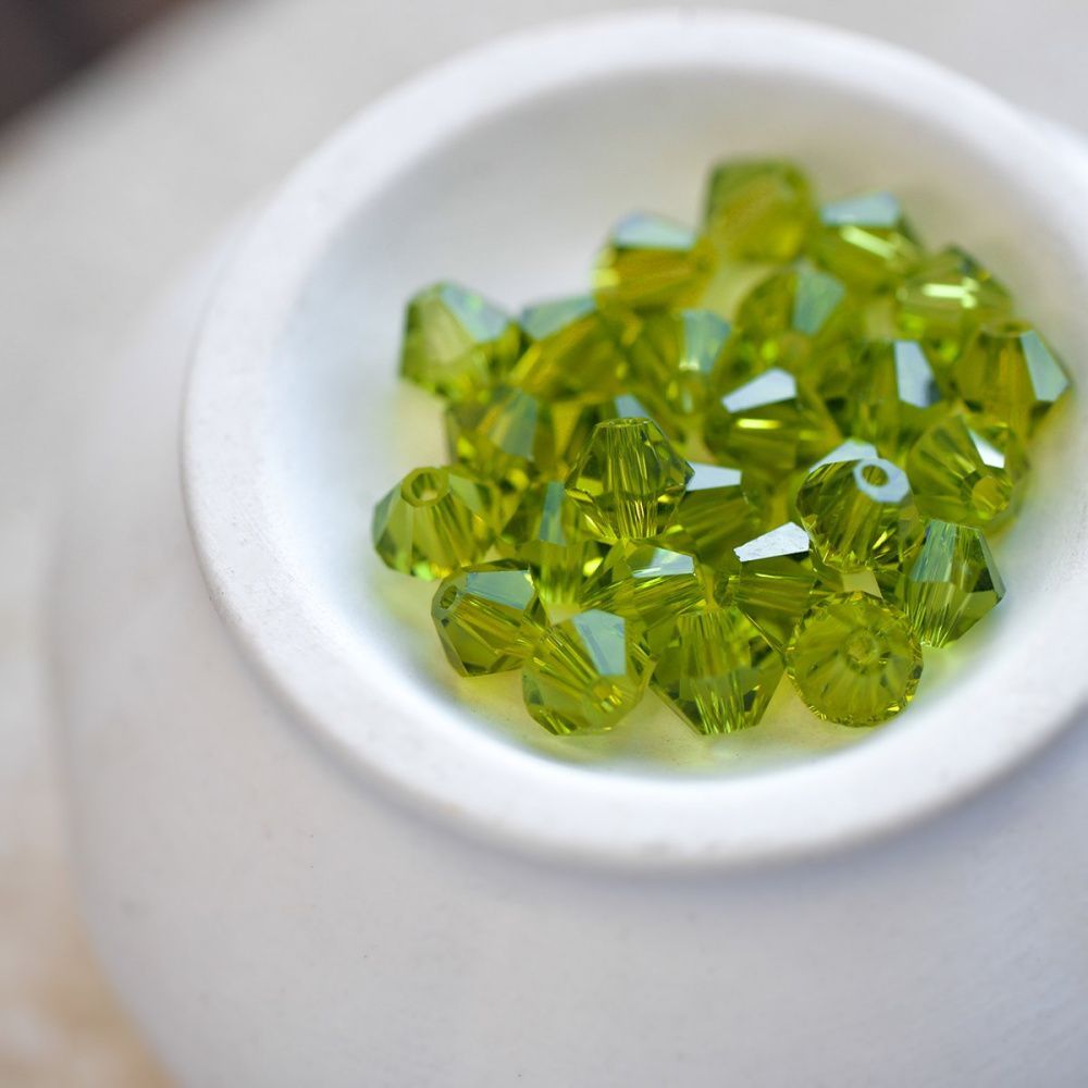 бусина, стекло биконус 6, цвет оливковый, 6 мм