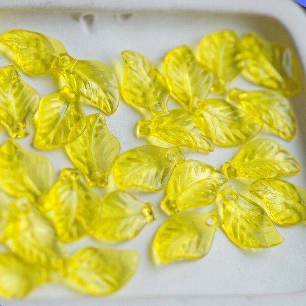 подвеска акриловая "листок", цвет желтый, 20x13x4 мм