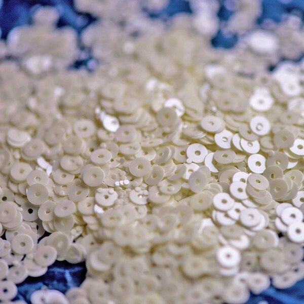 пайетки плоские, сливочный перламутр, 4 мм