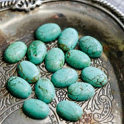 Кабошон говлит (хаулит) овальный, цвет зеленая бирюза, 18х13х6 мм