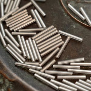 Бисер "Радуга", стеклярус, цвет металлик серебро, 20x2.5 мм (уп 20 г)