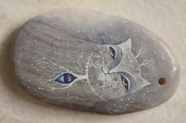 Роспись камня "Снежный вестник"