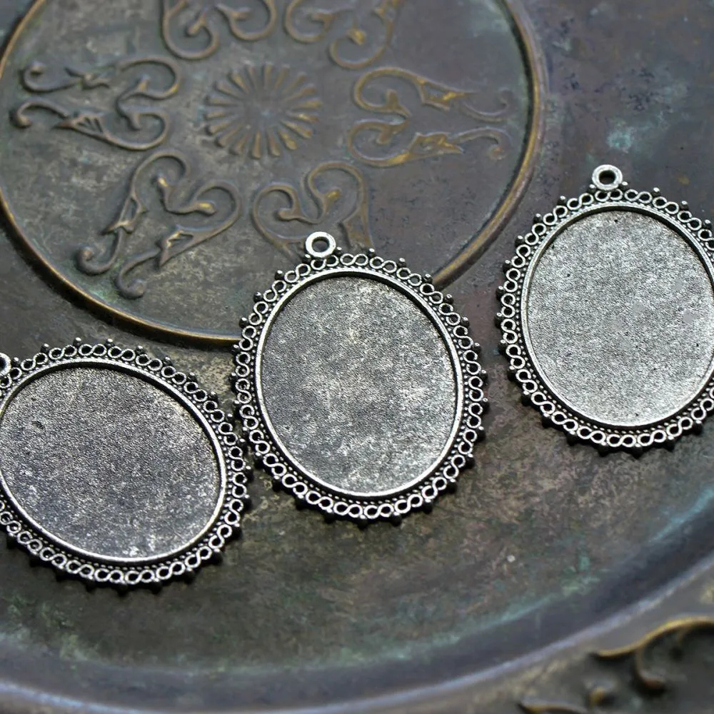 для кабошона размером 40х30 мм.