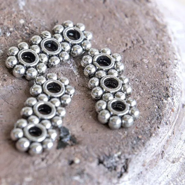 разделитель тройной "ромашка", цвет античное серебро, 12.5x5x2 мм