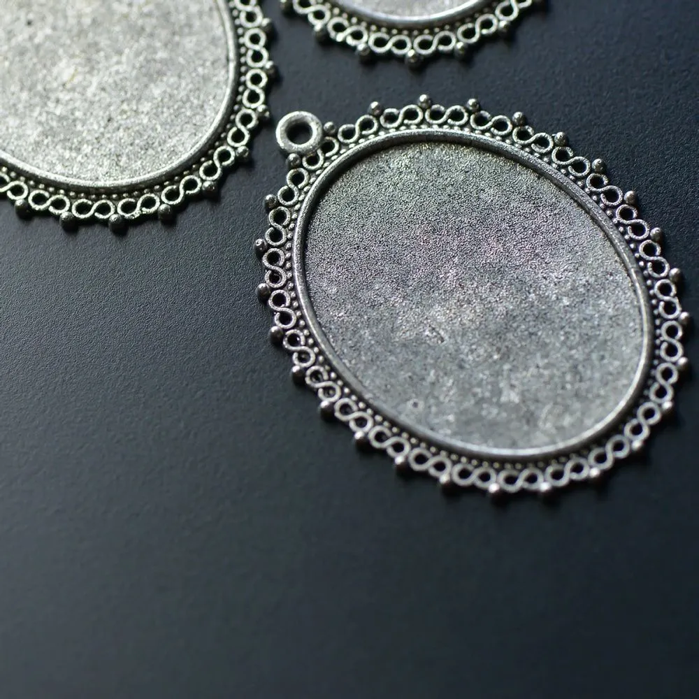 для кабошона размером 40х30 мм.