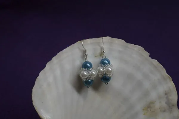 Серьги с бисерным оплетением