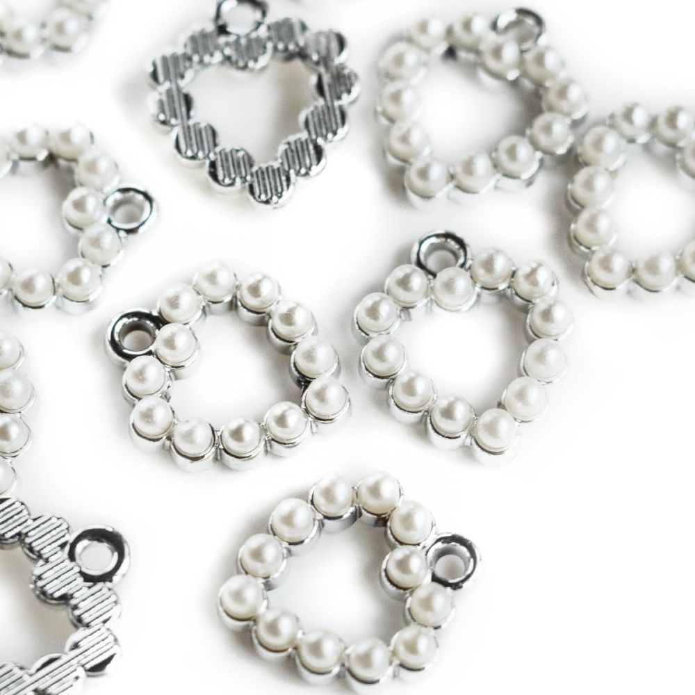 подвеска акрил "жемчужное сердце", цвет белый/платина, 20.5x17x4.5 мм