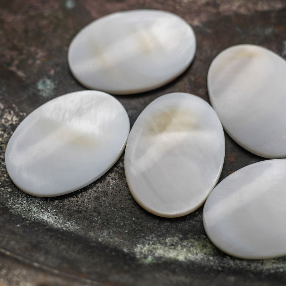 кабошон из ракушки овальный, цвет белый перламутровый, 25x18x5 мм