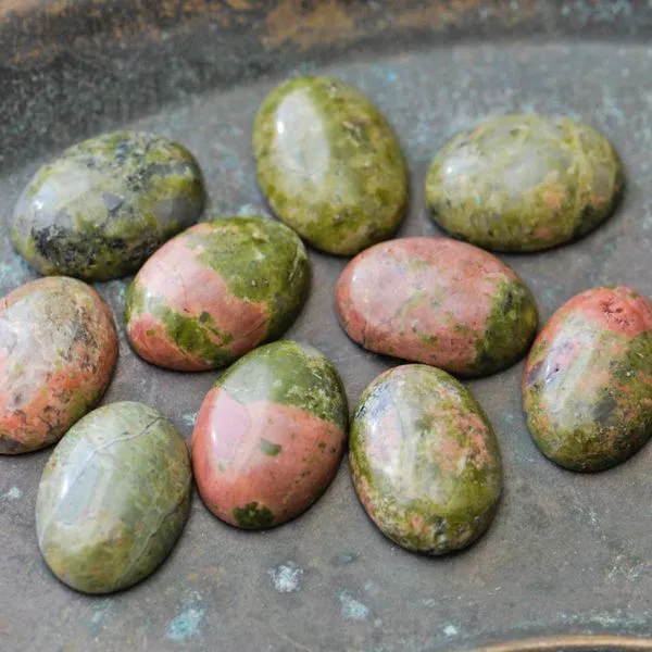 кабошон унакит овальный, цвет зеленый, 18х13х5 мм