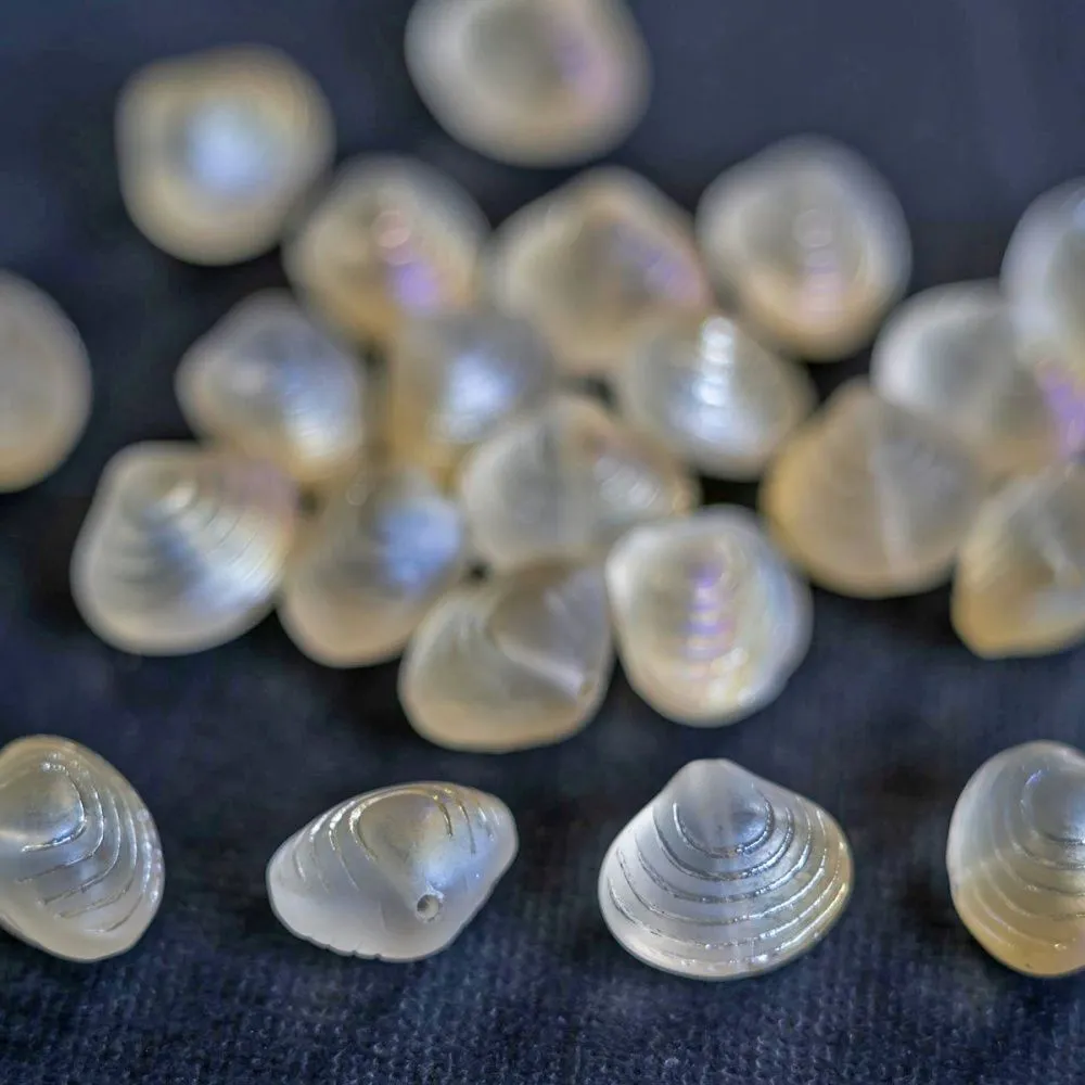 бусина "ракушка", стекло, цвет бежевый матовый, 12х14.5х10 мм