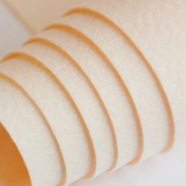 фетр 803 кремовый, 1.2 мм, 33х110 см