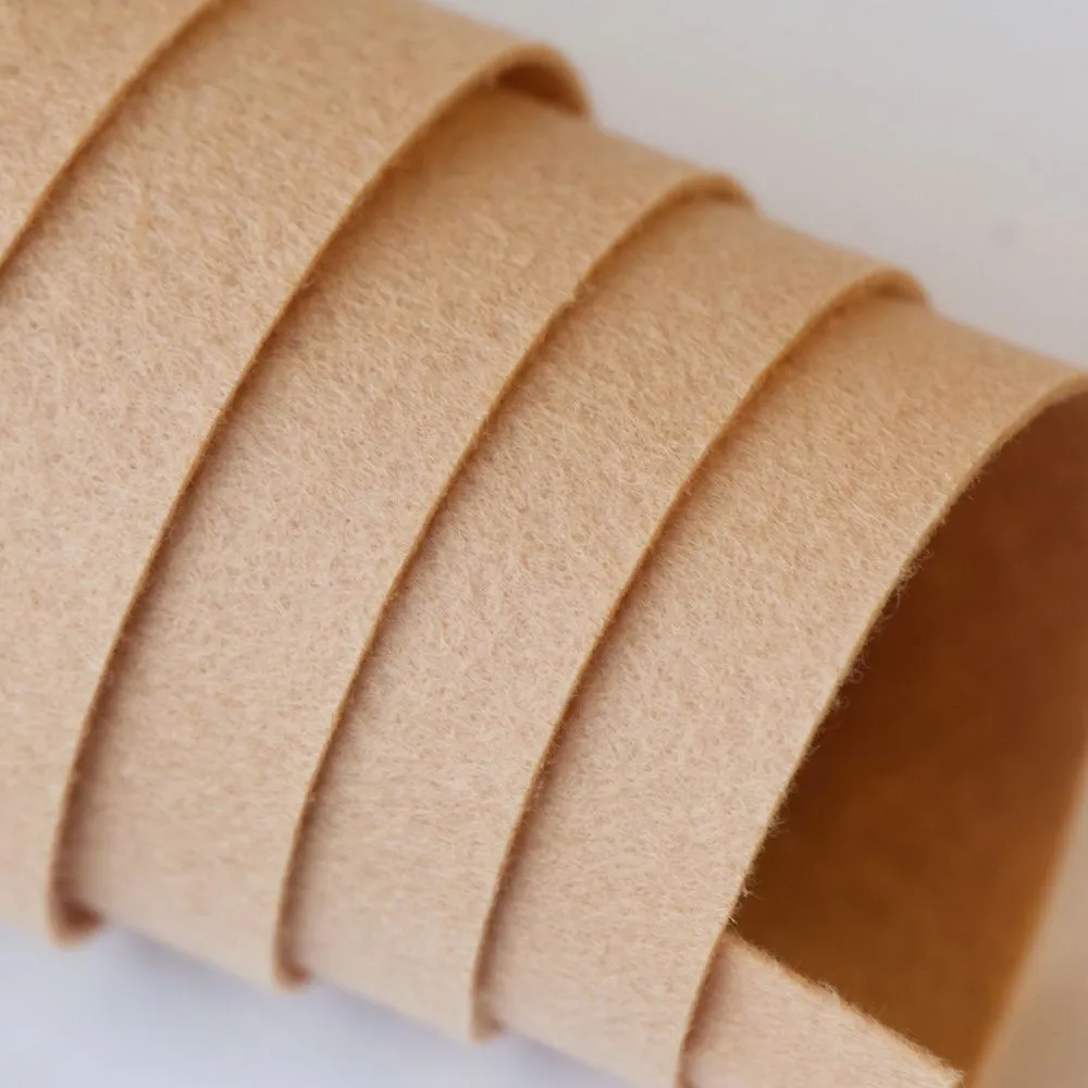 фетр 813 песочный, 1.2 мм, 33х110 см