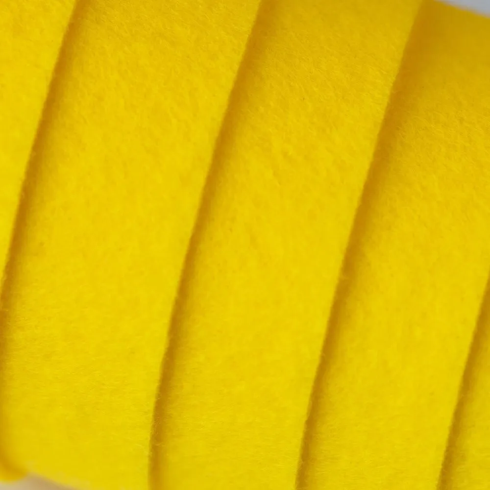 фетр 820 ярко-желтый, 1.2 мм, 28х33 см