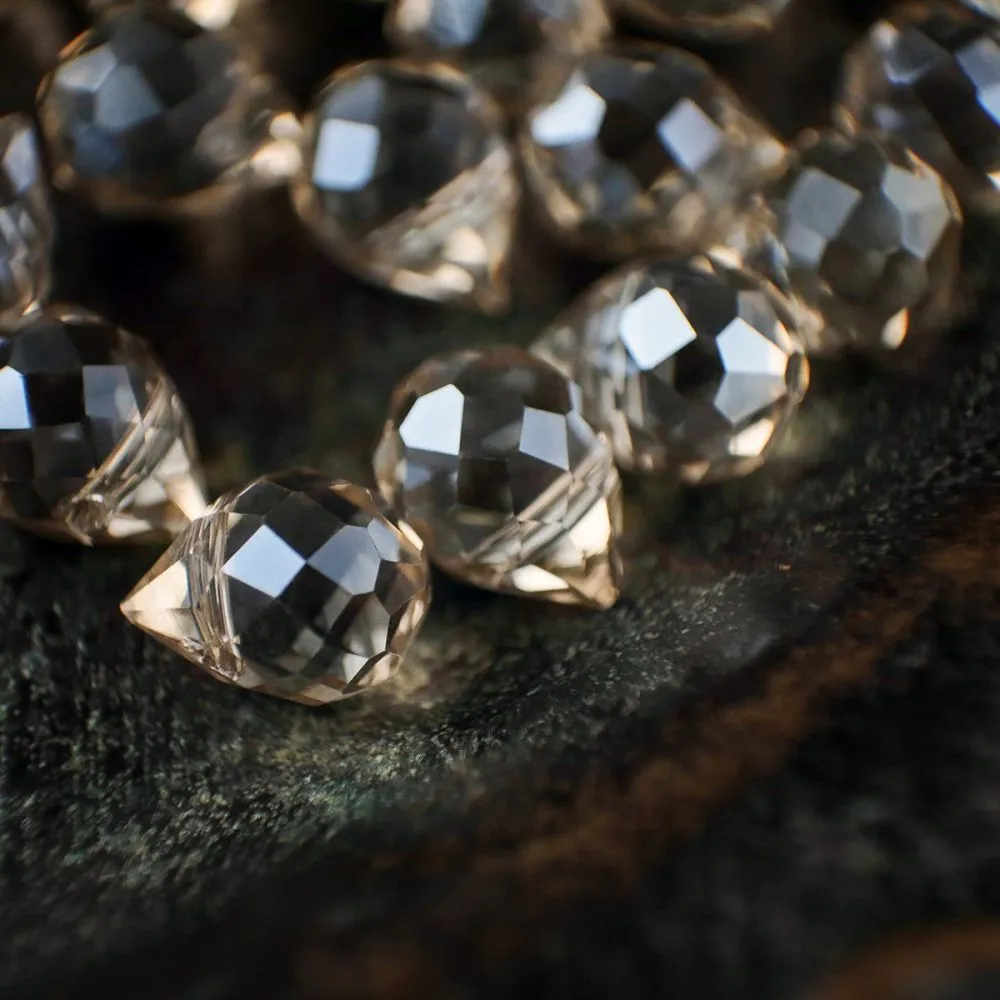 бусина "капля", граненая, стекло, цвет шампанского, 10-11x8 мм